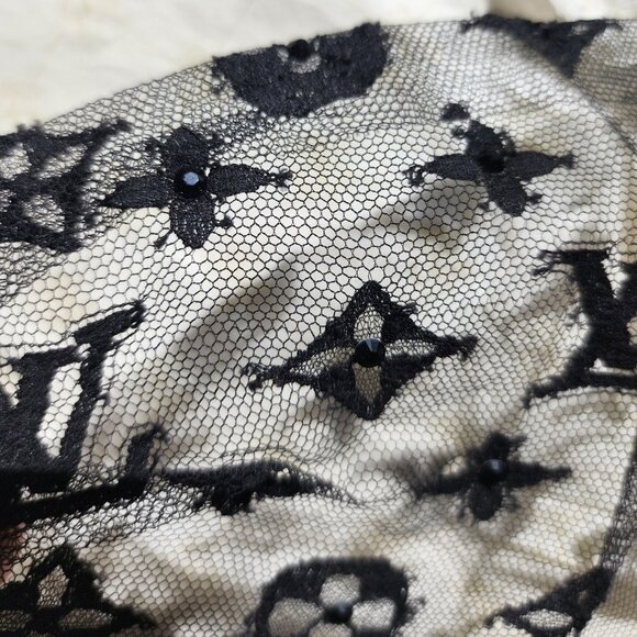LOUIS VUITTON - EXTREMELY RARE, AUTHENTIC, ICONIC, LACE, MONOGRAM FACE MASK - Picture 2 of 16